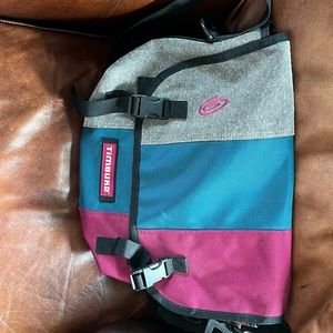 Selling Timbuk2 computer bag. Grey, blue & purple